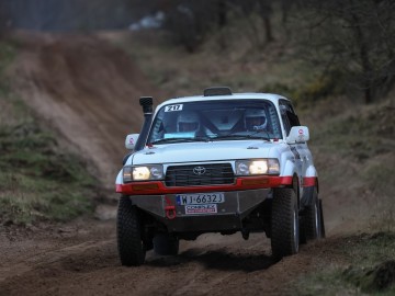 Klasyczny Land Cruiser wystartuje w Dakarze